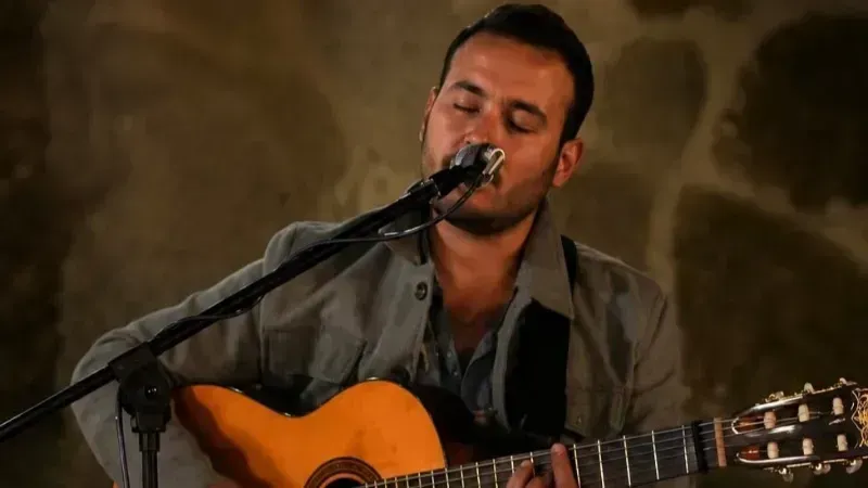 Daniel Árciga LIVE MUSIC at La Carpa Burgers