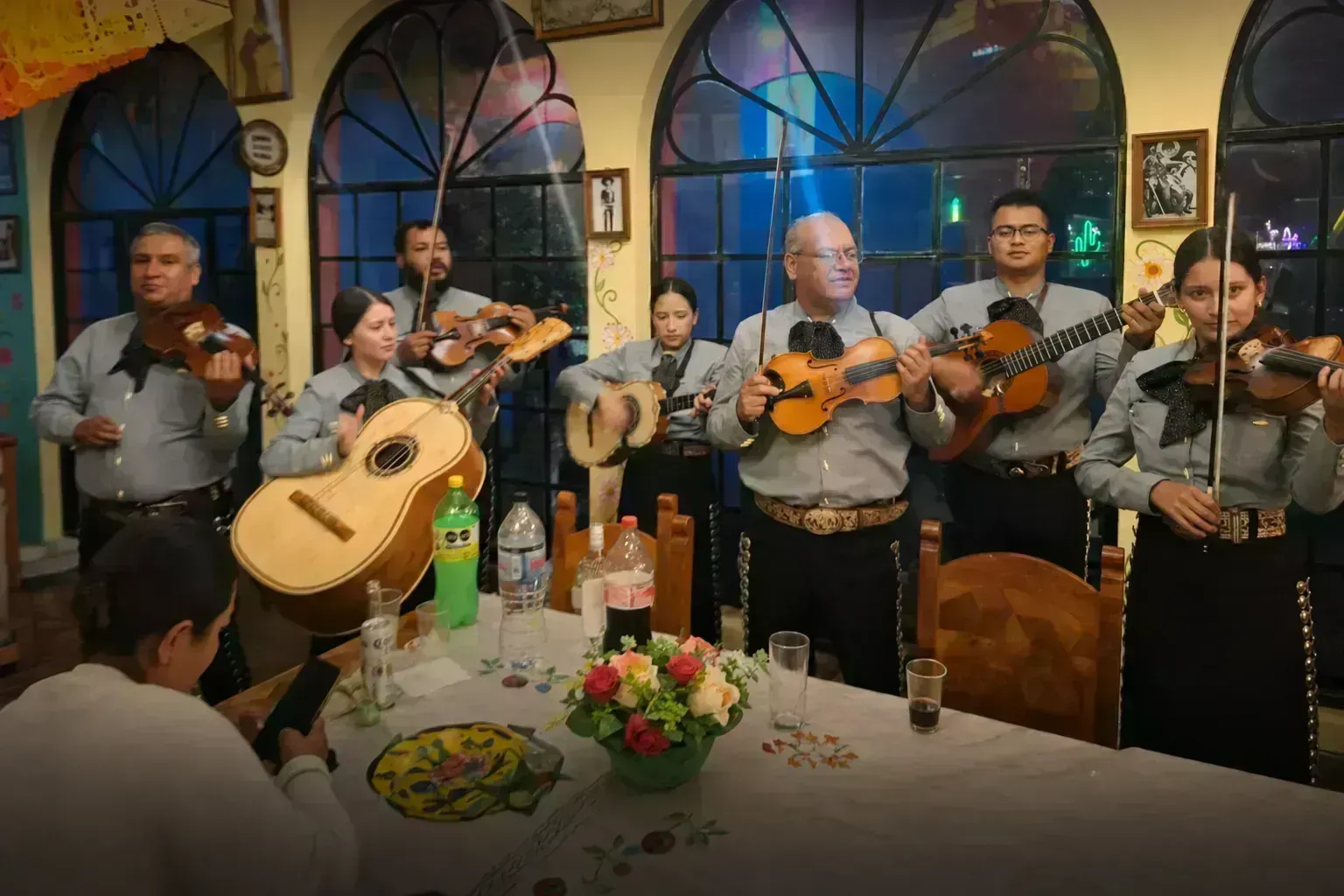 Noche con Mariachi